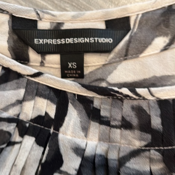 Express 100% silk sheer flowy top - Picture 2 of 5